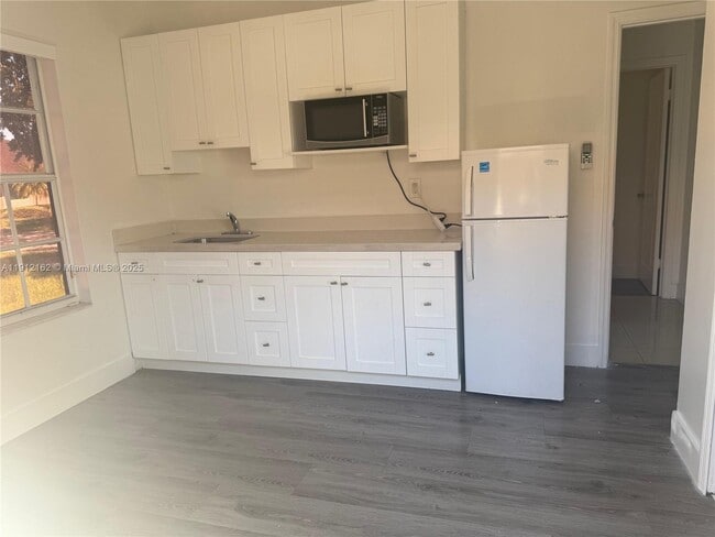 Building Photo - 10103 SW 159th Ave