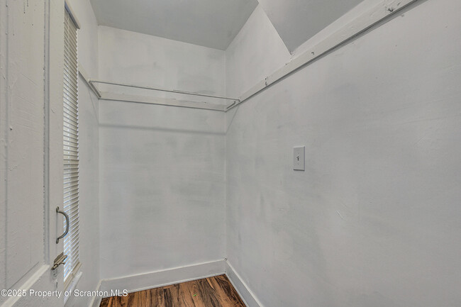 Building Photo - 2528 Boulevard Ave