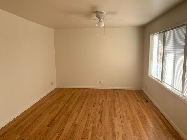 Building Photo - Fantastic 3BD/1BA!