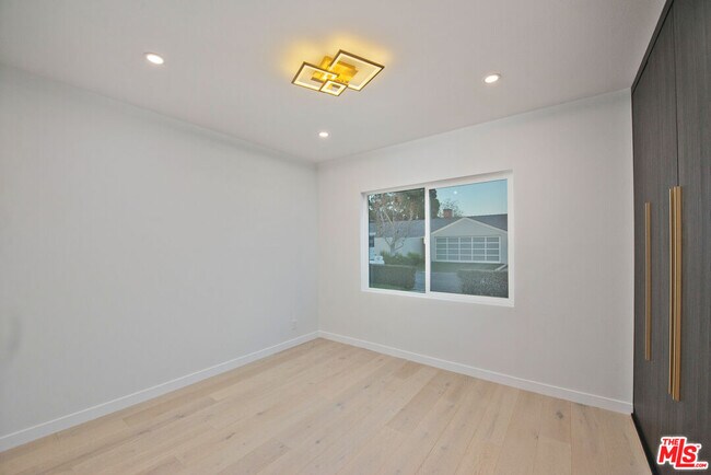 Building Photo - 645 Walther Way