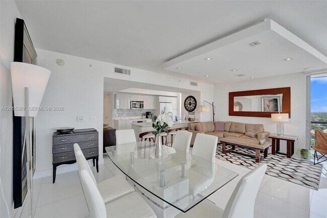 Building Photo - 2600 E Hallandale Beach Blvd