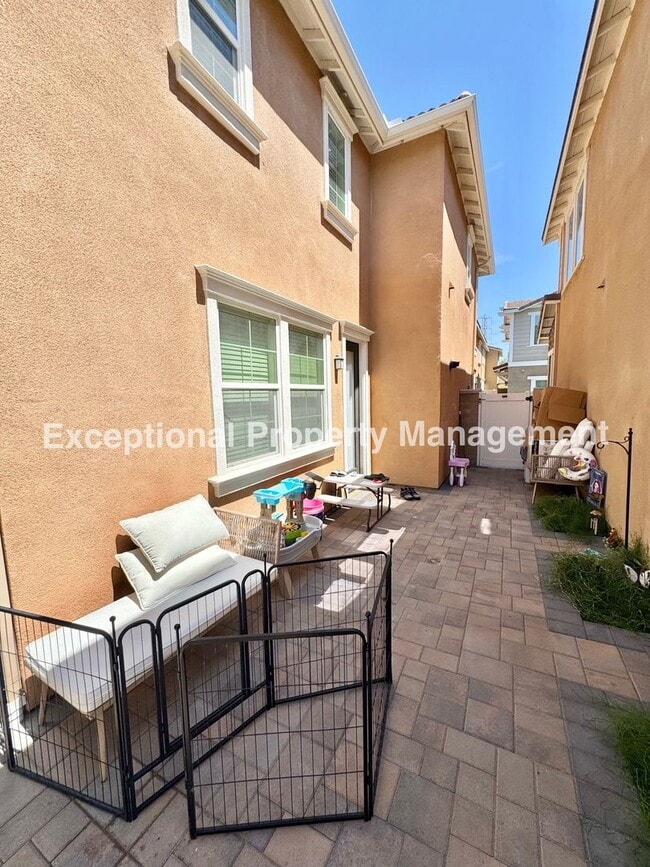 Building Photo - 13941 Blossom Way