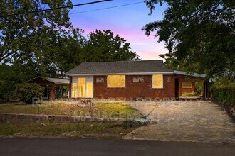 Building Photo - 108 E Ann Dr SW