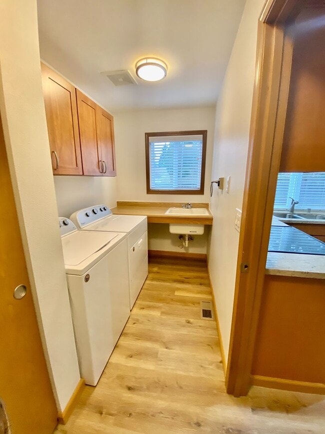 Building Photo - 8th Pl W (21503)