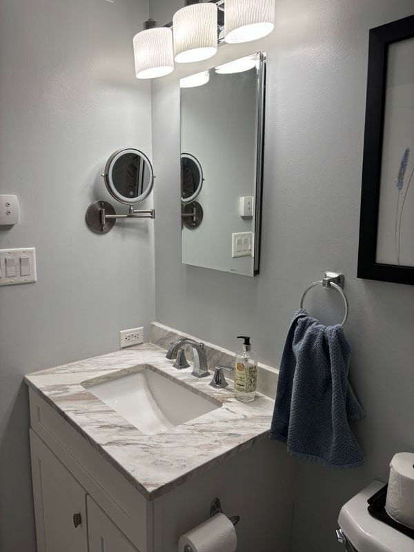 Building Photo - 413 Cam De La Placita