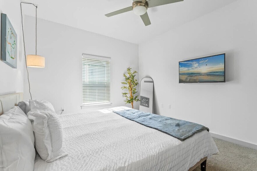 Building Photo - 14531 Star Water Rd