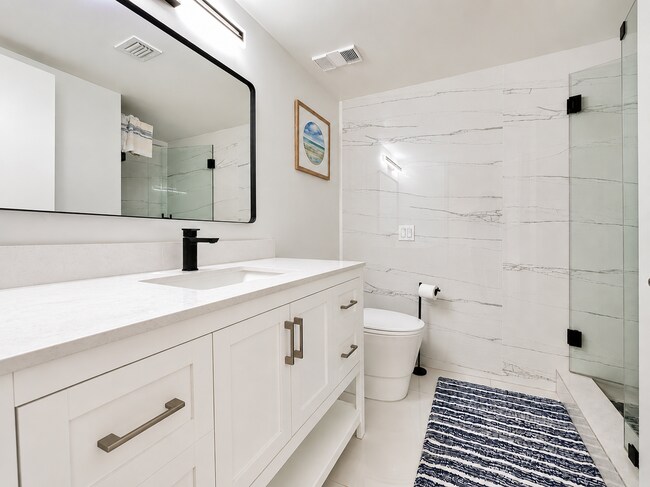 Building Photo - 3640 Yacht Club Dr