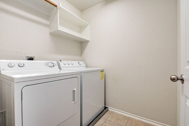 Building Photo - 87 N Burberry Park