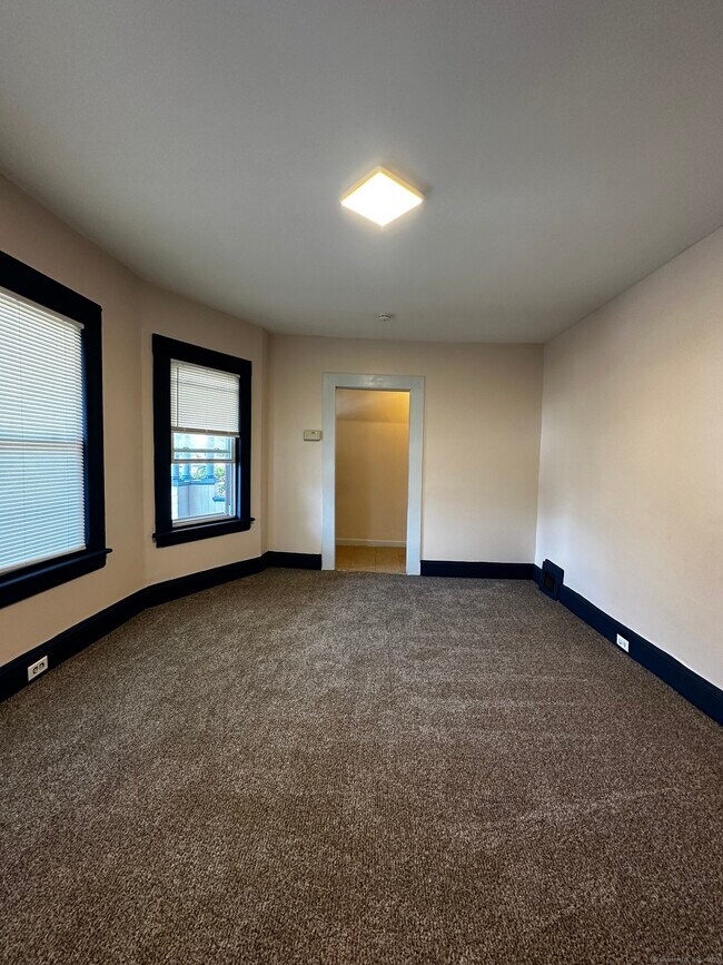 Building Photo - 40 Hansen Ave