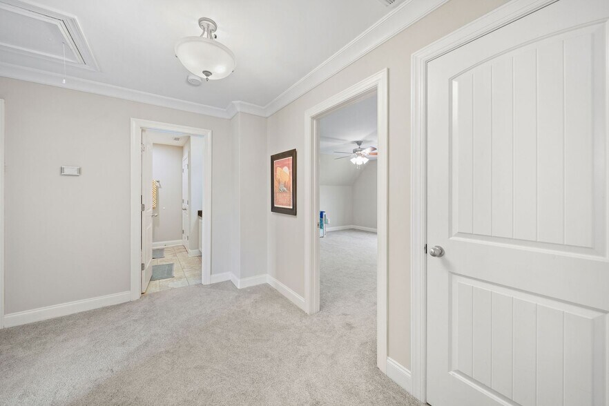 Building Photo - Spacious Home in Solamere Subdivision
