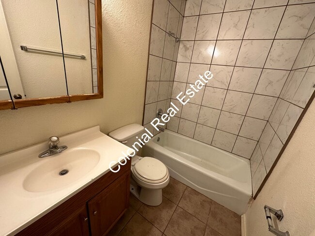 Building Photo - 714 Laurelwood Dr