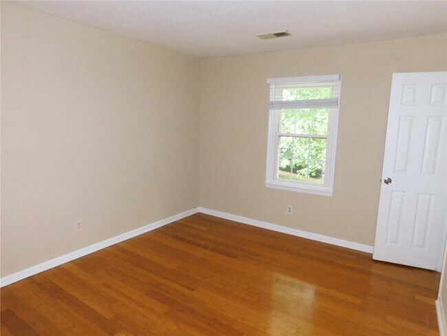 Building Photo - 192 High Creek Dr