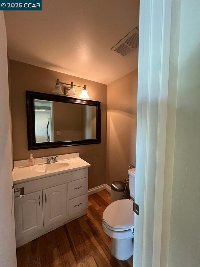 Building Photo - 438 Ridgeview Dr