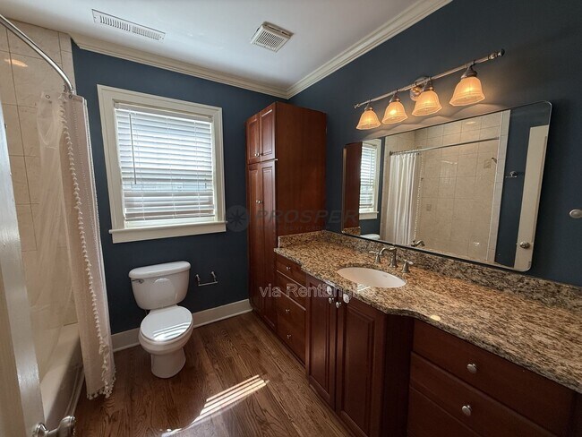 Building Photo - 575 Elizabeth Ln W