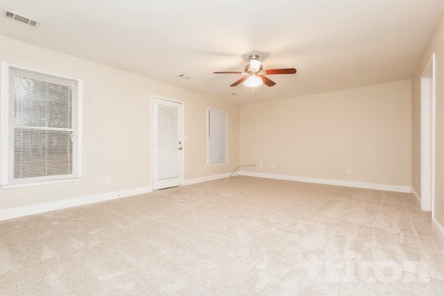 Building Photo - 605 Kaylins Ct SW