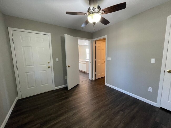 Building Photo - 2 bedroom 2 bath Apartment for Rent in Branson, Missouri -  Walk IN