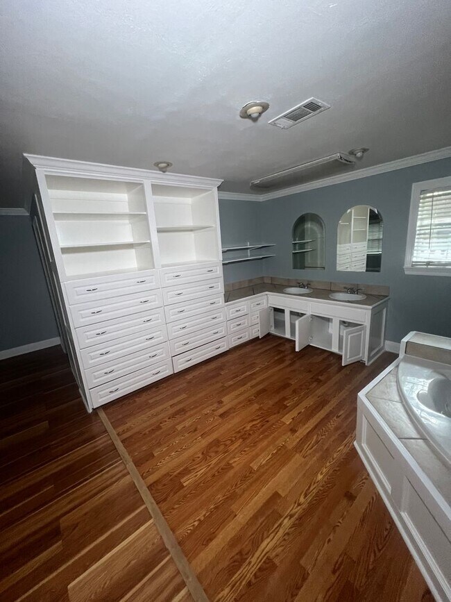 Building Photo - Beautiful 4/3 Home in North East Jackson
