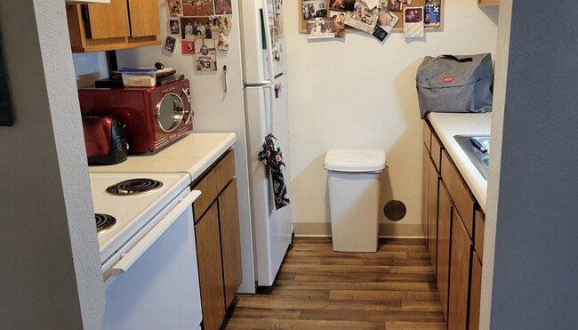 Building Photo - 305 S Walnut St