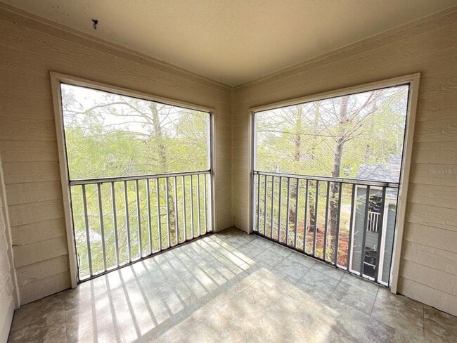 Building Photo - 5028 Park Central Dr