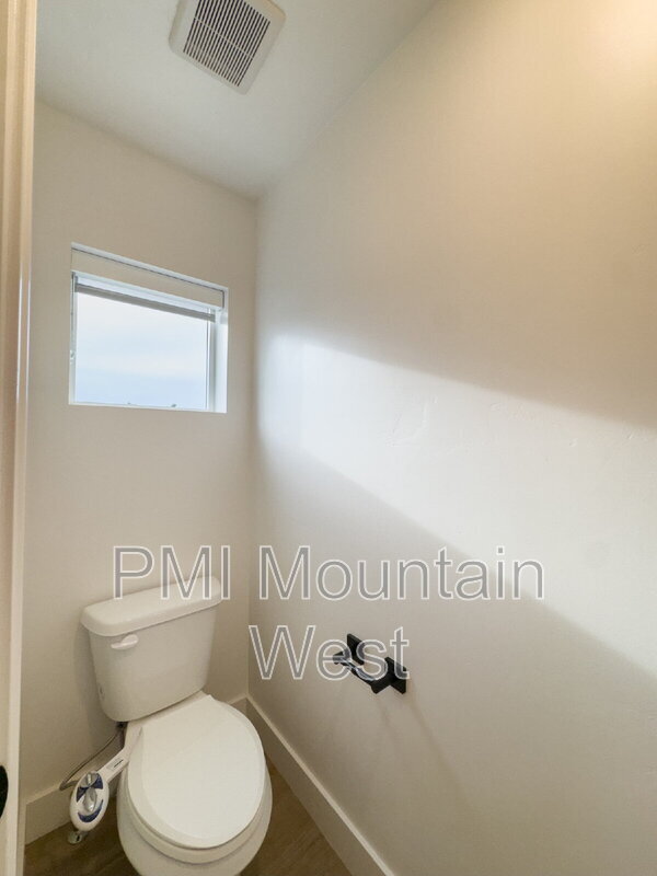 Building Photo - 331 S 680 W