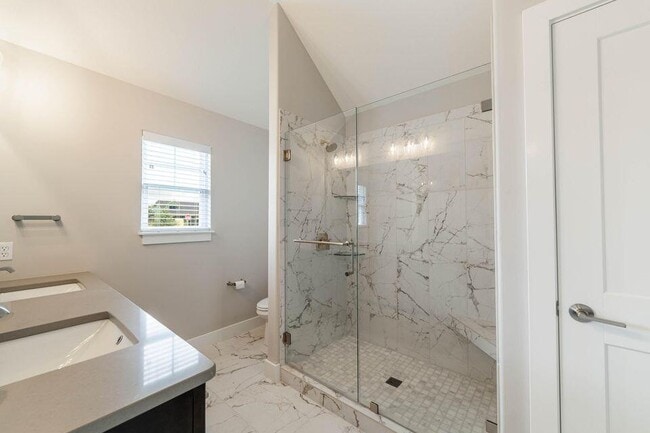 Building Photo - 4825 Kenora Dr
