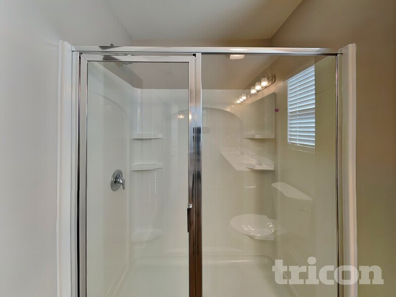 Building Photo - 635 Spencer Ln