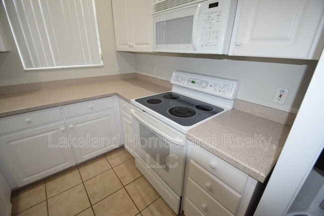 Building Photo - 534 Grasslands Village Cir