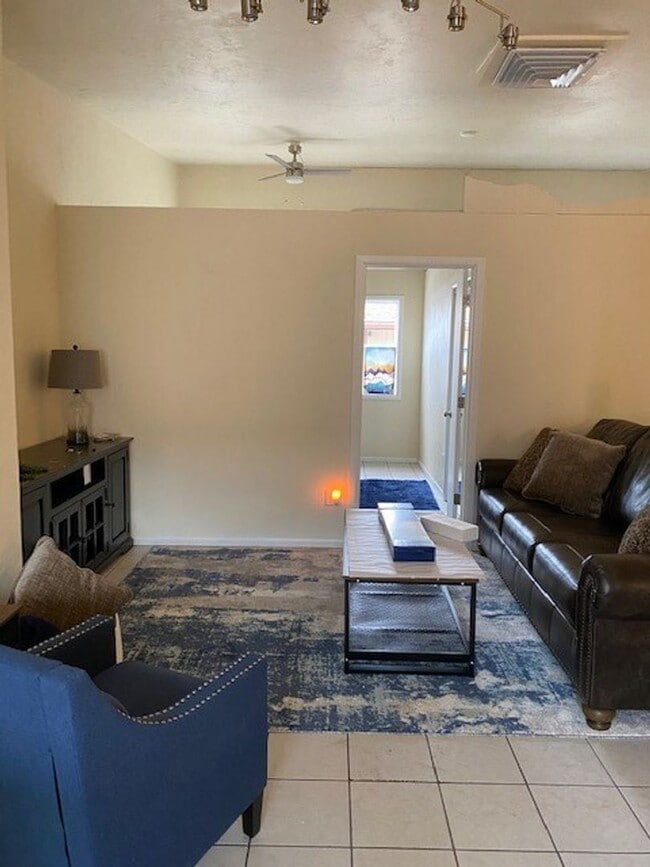 Building Photo - Beautiful Apartment in Downtown Rifle