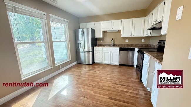 Building Photo - Beautiful Murray 2 Bedroom Townhouse For Rent!!
