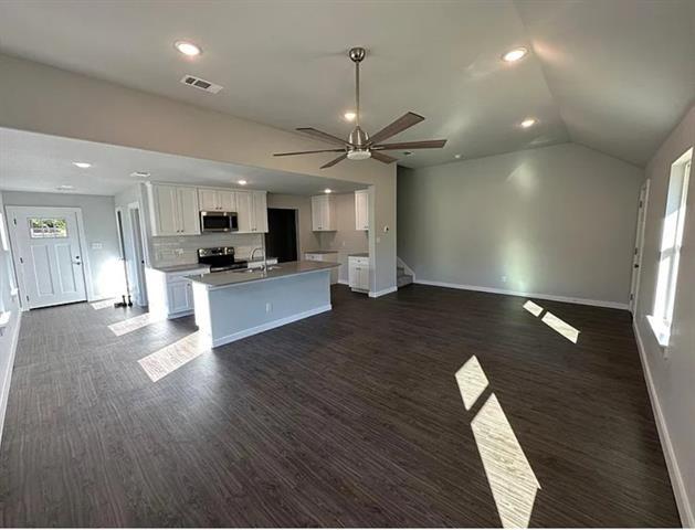 Building Photo - 1700 E Powell Ave