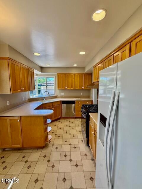 Building Photo - 2175 N Holliston Ave