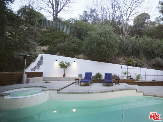 Building Photo - 2690 Zorada Dr