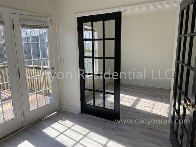 Building Photo - Recently Renovated!! Beautiful 2 bedroom with den!!