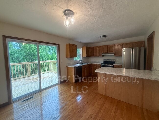 Building Photo - 448 Kingswood Dr