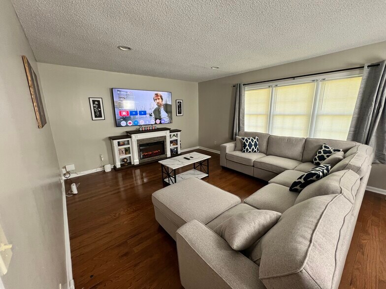 Building Photo - 333 Chapman Rd