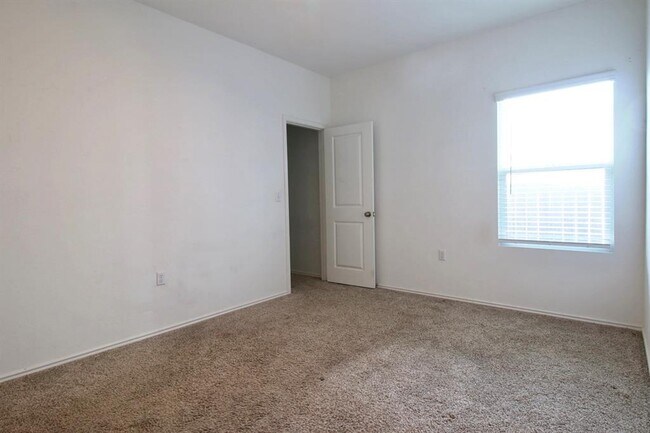 Building Photo - 14301 Sandrock Bnd