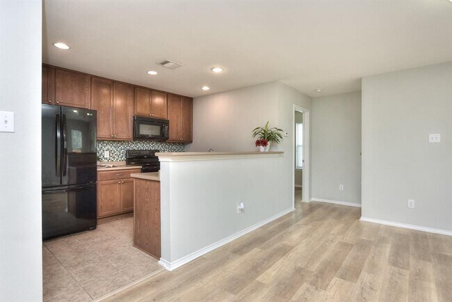 Building Photo - 2206 Weiss Ln