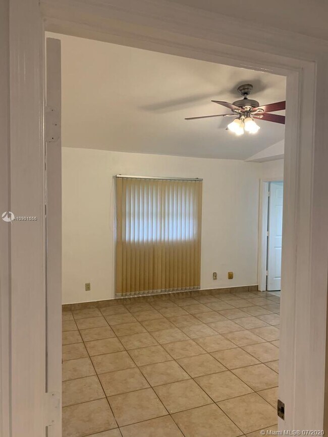 Building Photo - 2499 River Reach Dr