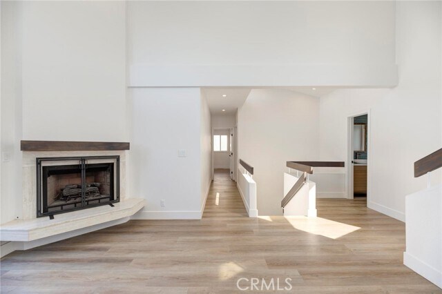 Building Photo - 1090 Loma Dr