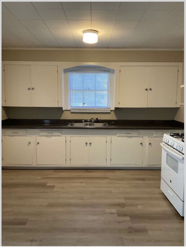 Building Photo - 404 Vivion St