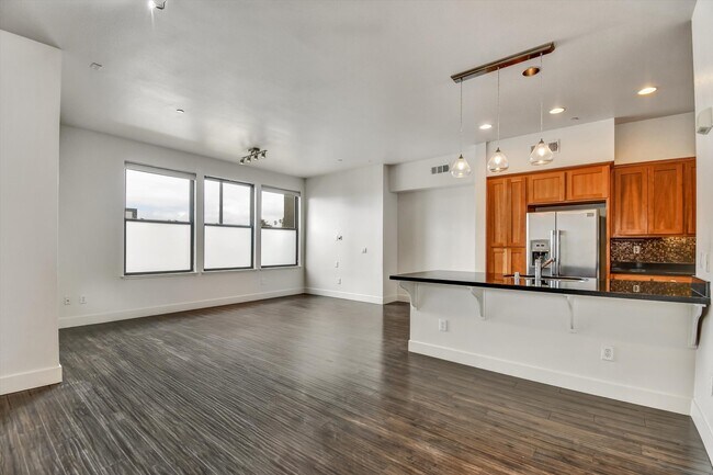 Building Photo - 1107 66th St