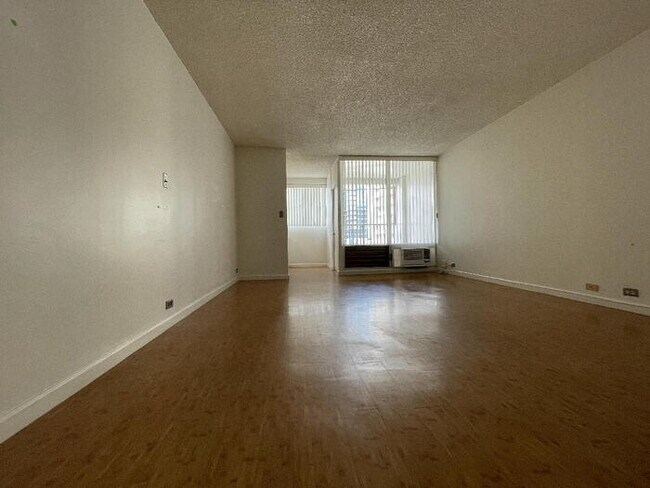 Building Photo - PACIFIC GRAND studio, sec, A/C, lanai, poo...