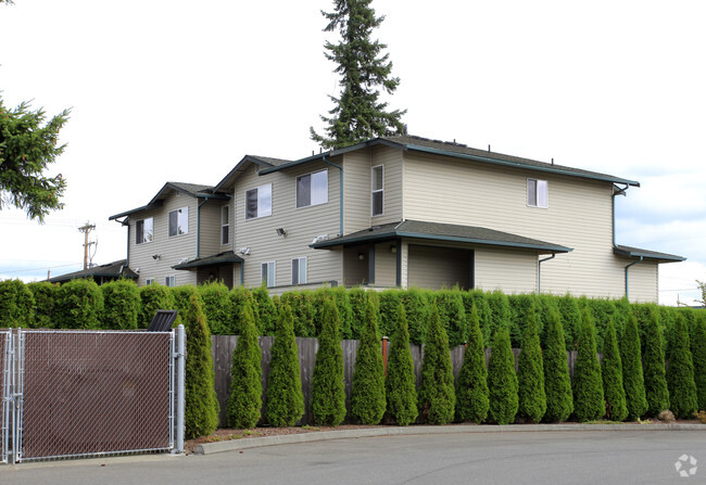 Primary Photo - Forest Green Apartments