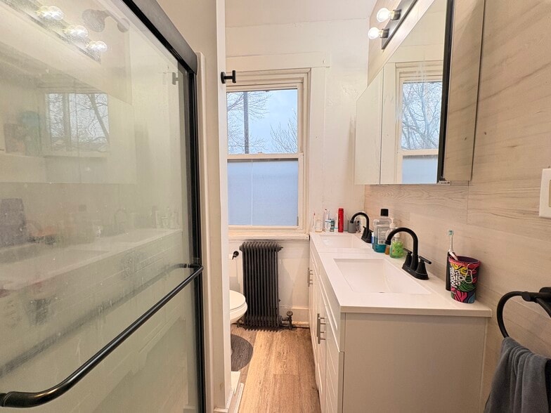 Building Photo - 5818 Hobart St