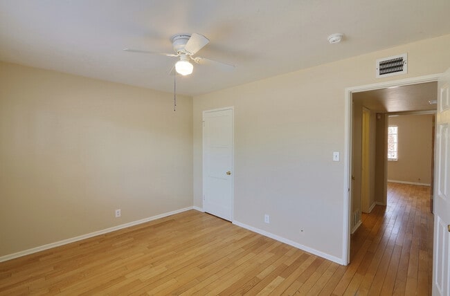 Building Photo - Spacious 3Bed/2Bath, 1-Story Ranch Home lo...