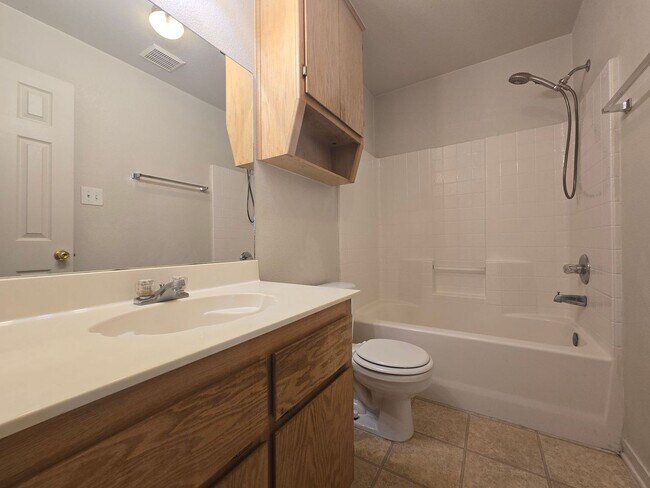 Building Photo - 2802 Lucille Dr
