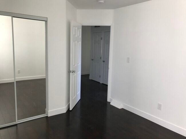 Building Photo - 1832 N Berendo St