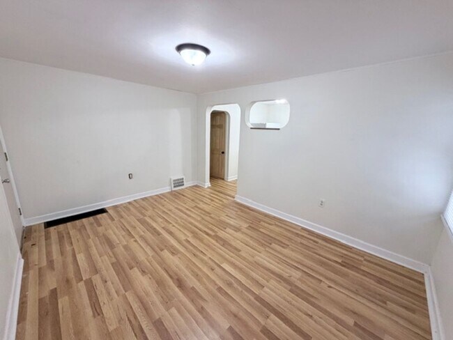 Building Photo - $1250-  3 bedroom house in Bon Air