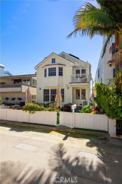 Building Photo - 336 10th St