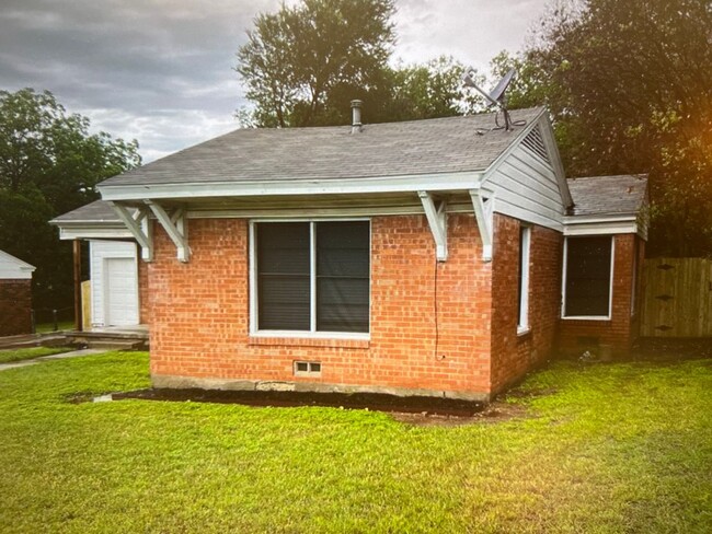 Building Photo - Beautiful character Ridglea and Camp Bowie...